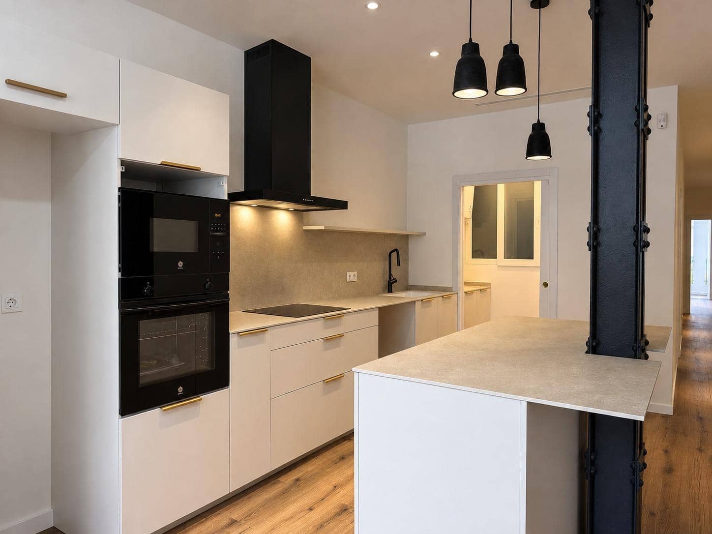 4 quarto Apartamento para arrendar em Valencia cidade - 3 000 € (Ref: 10037395)