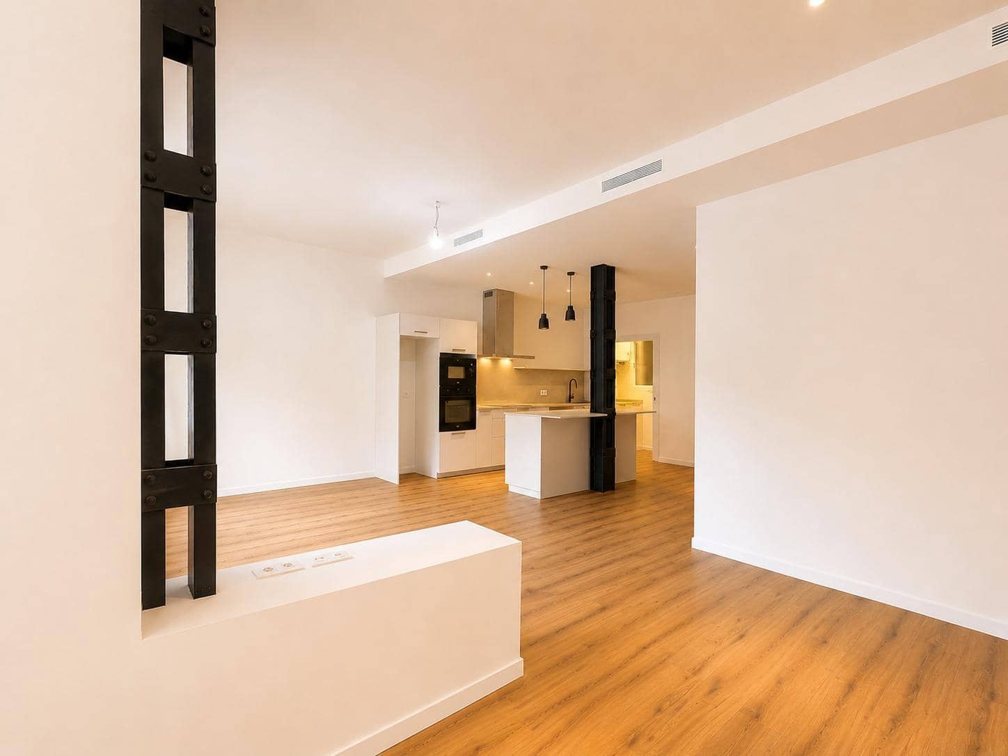 4 quarto Apartamento para arrendar em Valencia cidade - 3 000 € (Ref: 10037395)