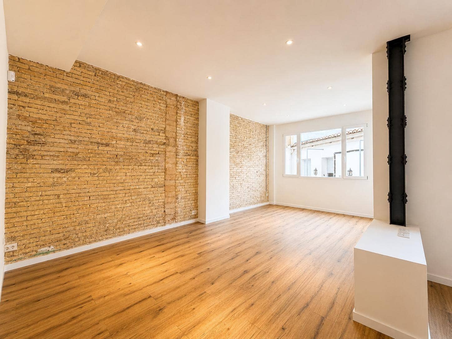 4 quarto Apartamento para arrendar em Valencia cidade - 3 000 € (Ref: 10037395)