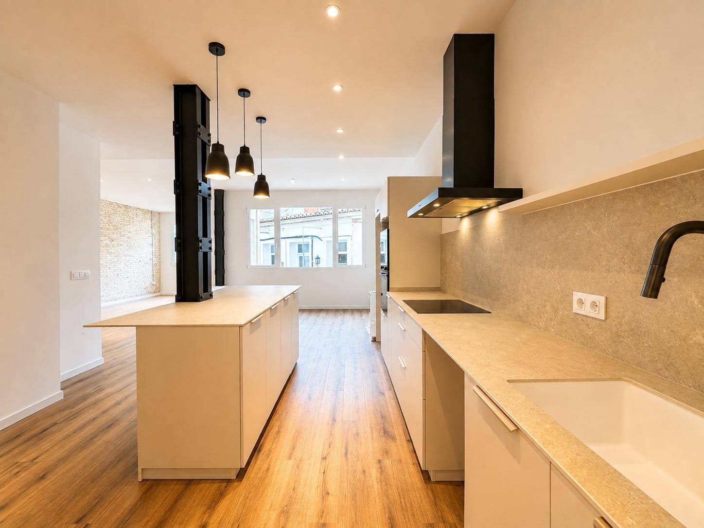 4 quarto Apartamento para arrendar em Valencia cidade - 3 000 € (Ref: 10037395)