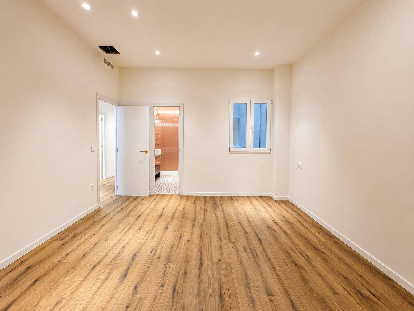 4 quarto Apartamento para arrendar em Valencia cidade - 3 000 € (Ref: 10037395)