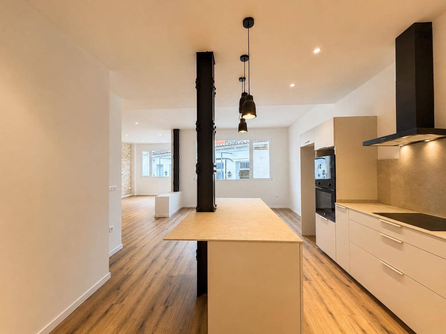 4 quarto Apartamento para arrendar em Valencia cidade - 3 000 € (Ref: 10037395)