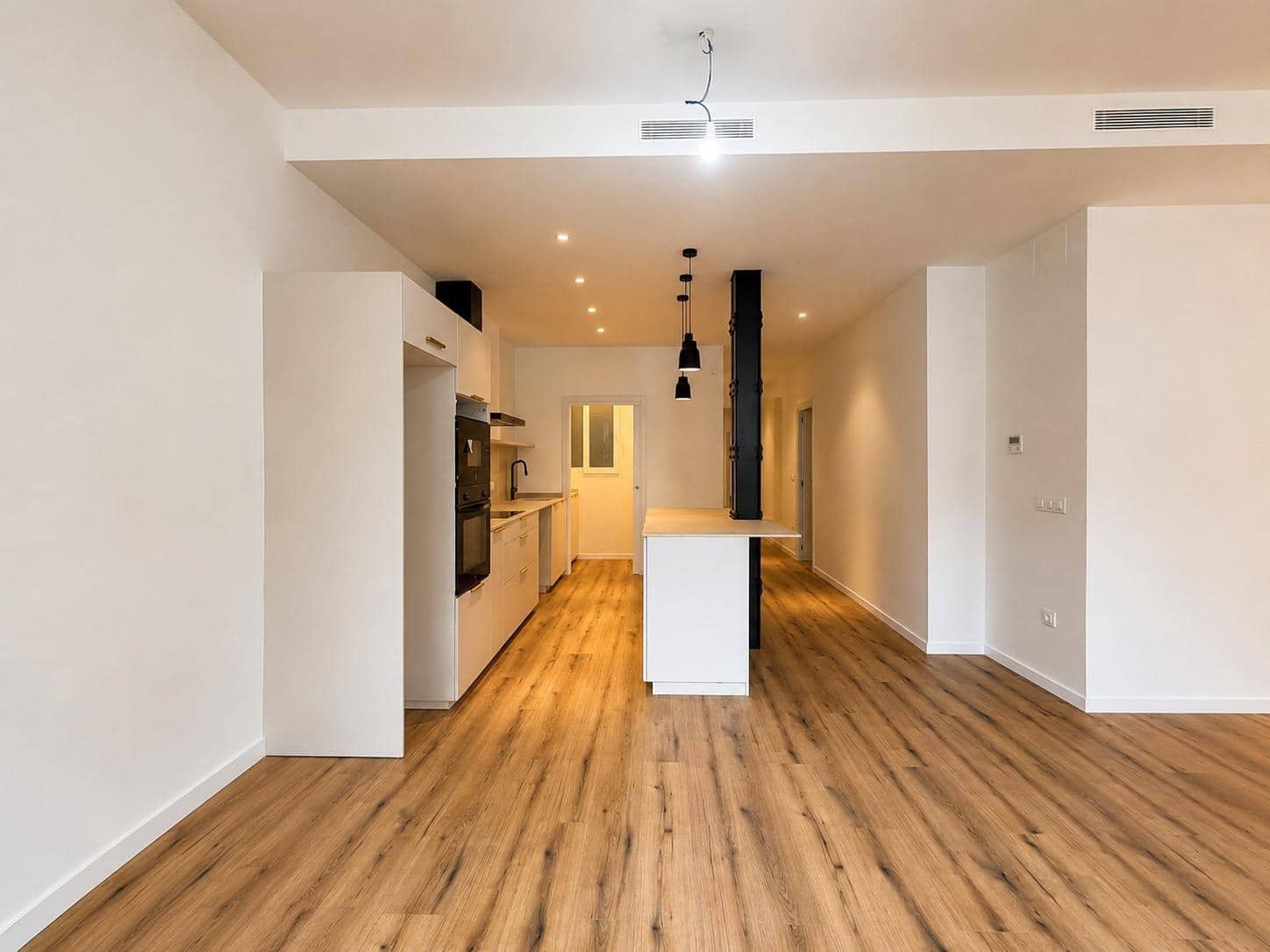 4 quarto Apartamento para arrendar em Valencia cidade - 3 000 € (Ref: 10037395)
