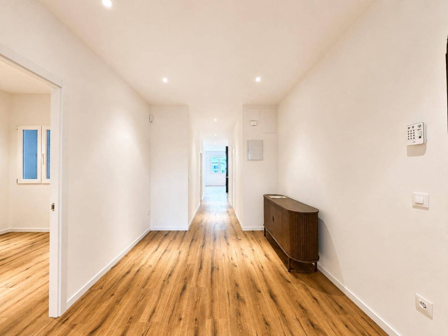 4 quarto Apartamento para arrendar em Valencia cidade - 3 000 € (Ref: 10037395)