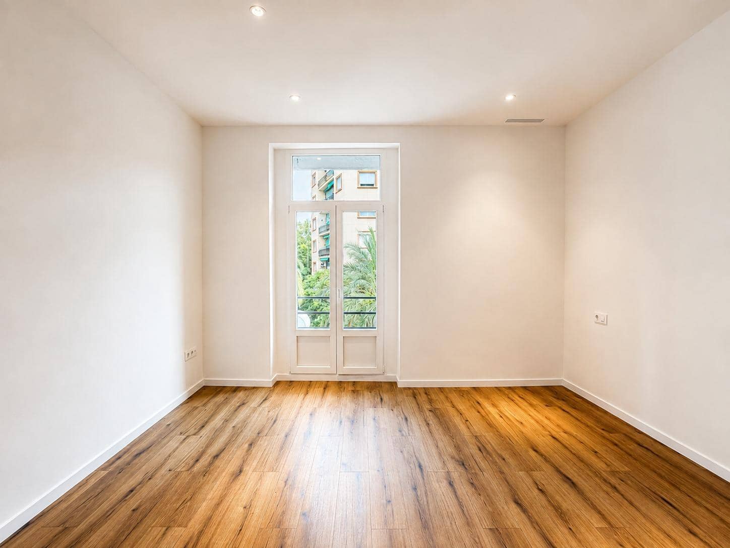 4 quarto Apartamento para arrendar em Valencia cidade - 3 000 € (Ref: 10037395)