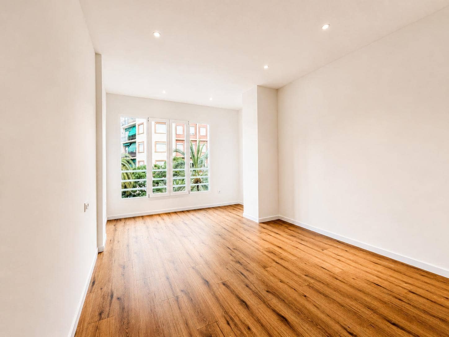 4 quarto Apartamento para arrendar em Valencia cidade - 3 000 € (Ref: 10037395)