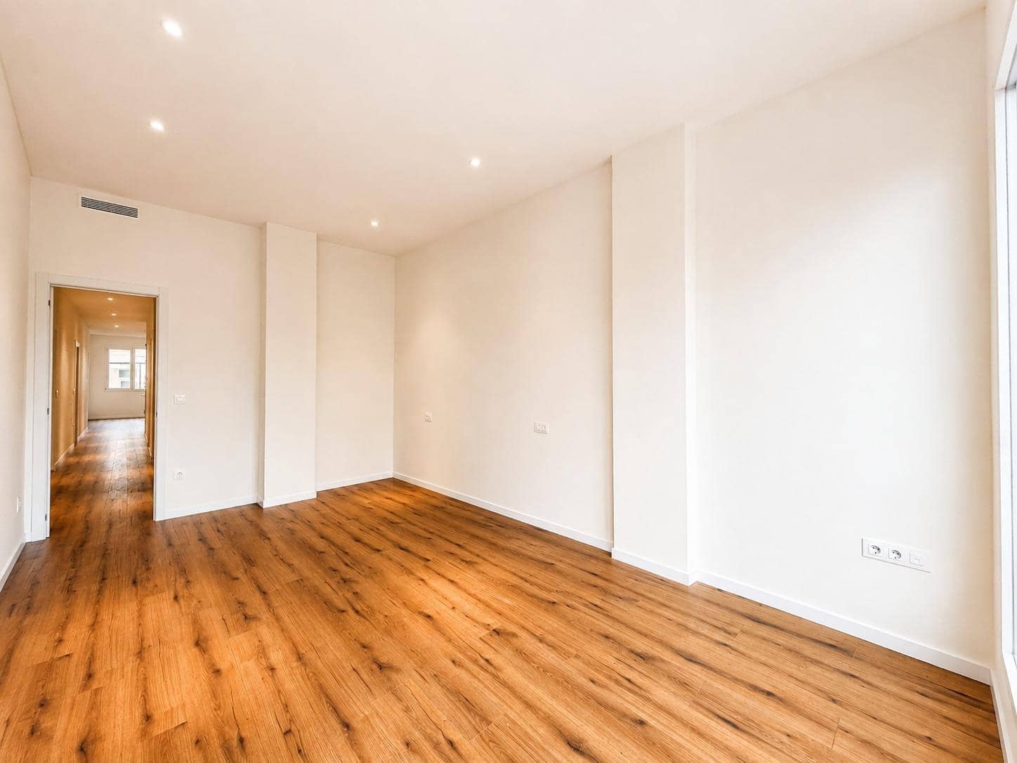 4 quarto Apartamento para arrendar em Valencia cidade - 3 000 € (Ref: 10037395)