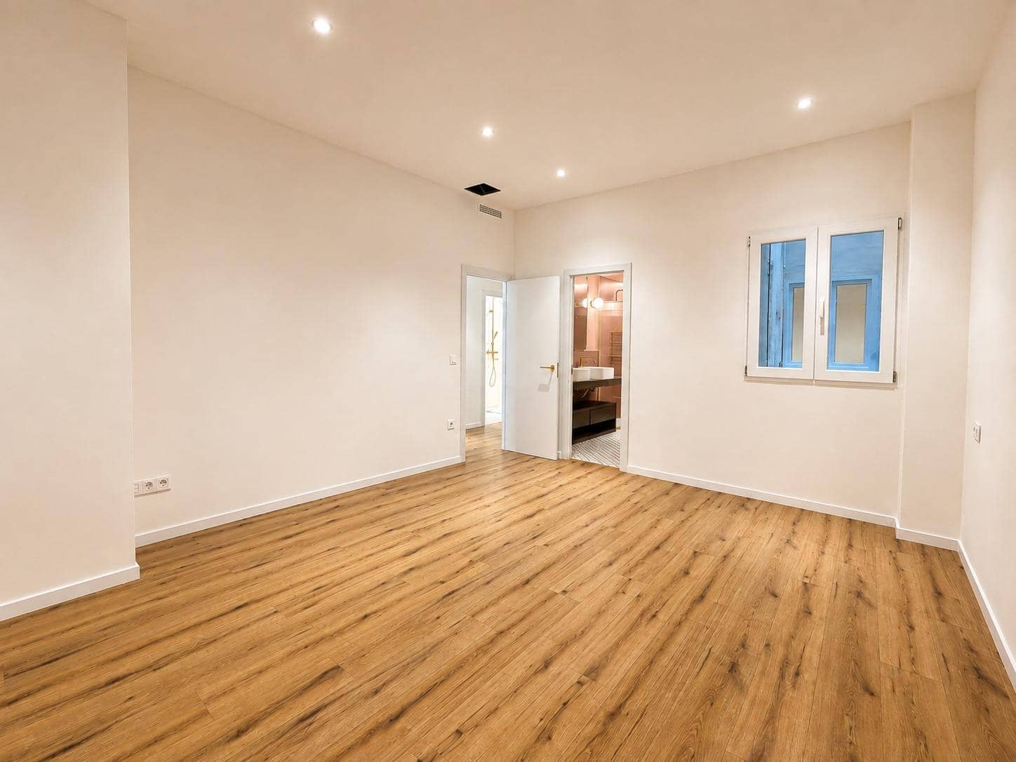 4 quarto Apartamento para arrendar em Valencia cidade - 3 000 € (Ref: 10037395)