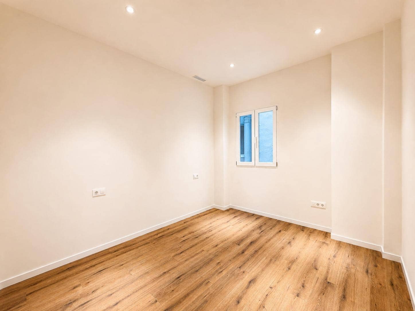 4 quarto Apartamento para arrendar em Valencia cidade - 3 000 € (Ref: 10037395)