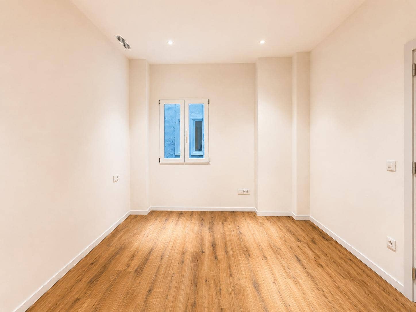 4 quarto Apartamento para arrendar em Valencia cidade - 3 000 € (Ref: 10037395)