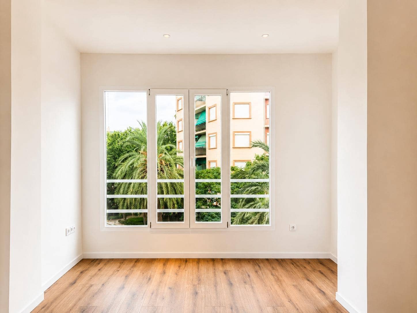 4 quarto Apartamento para arrendar em Valencia cidade - 3 000 € (Ref: 10037395)