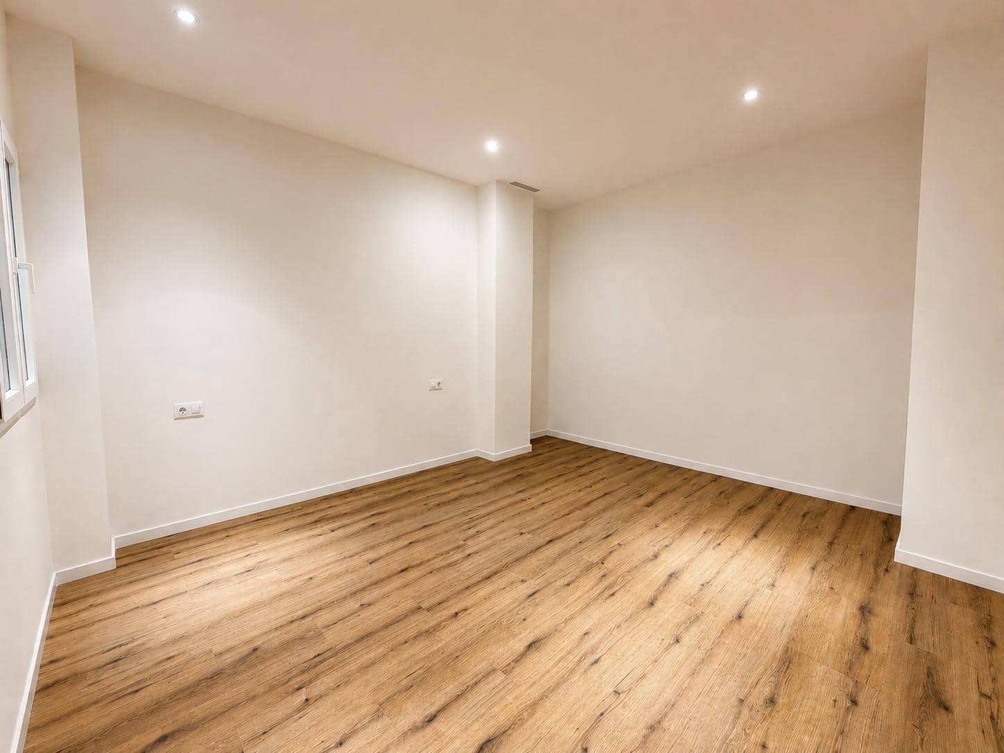 4 quarto Apartamento para arrendar em Valencia cidade - 3 000 € (Ref: 10037395)