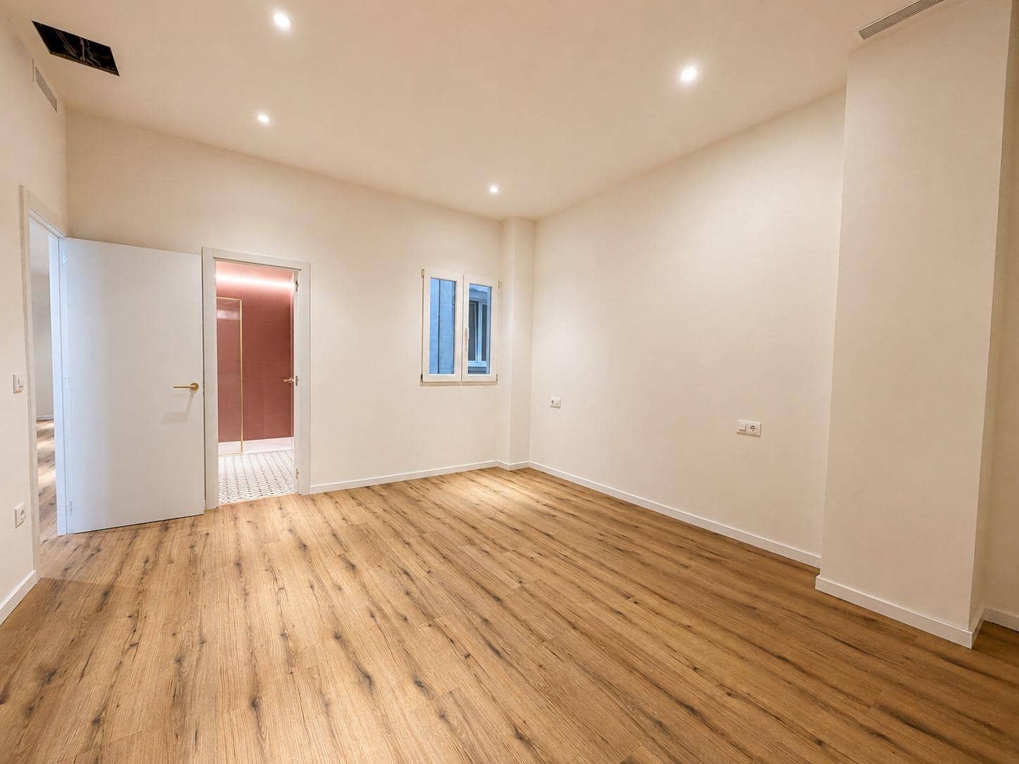 4 quarto Apartamento para arrendar em Valencia cidade - 3 000 € (Ref: 10037395)