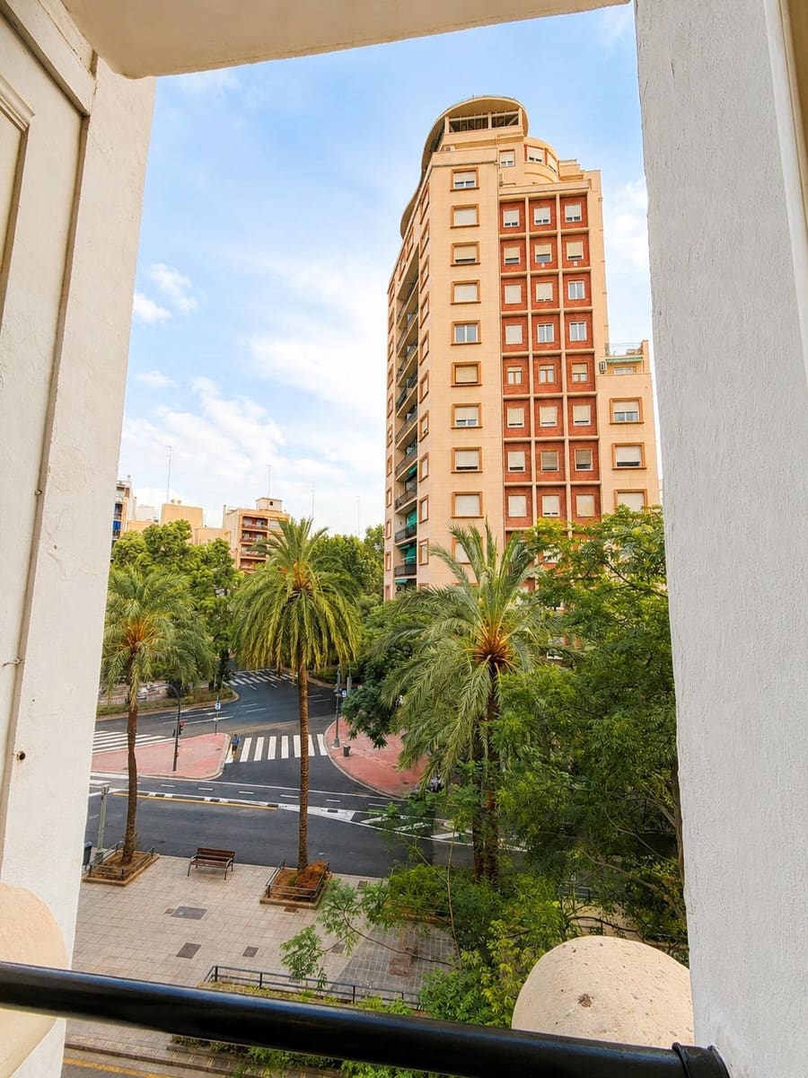 4 quarto Apartamento para arrendar em Valencia cidade - 3 000 € (Ref: 10037395)