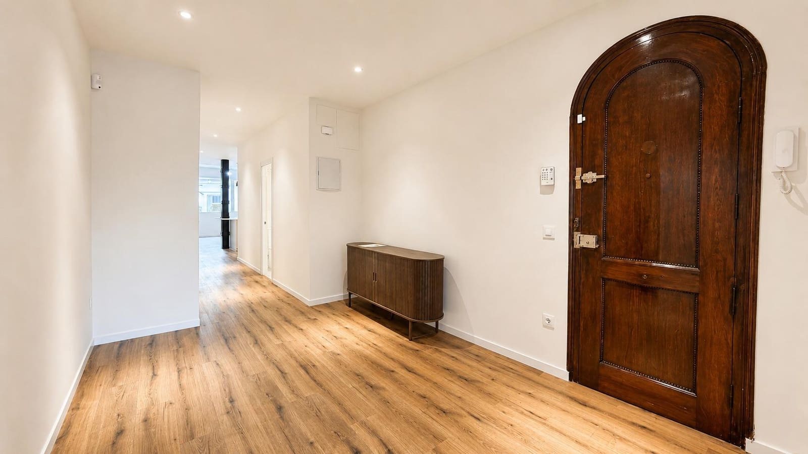 4 quarto Apartamento para arrendar em Valencia cidade - 3 000 € (Ref: 10037395)