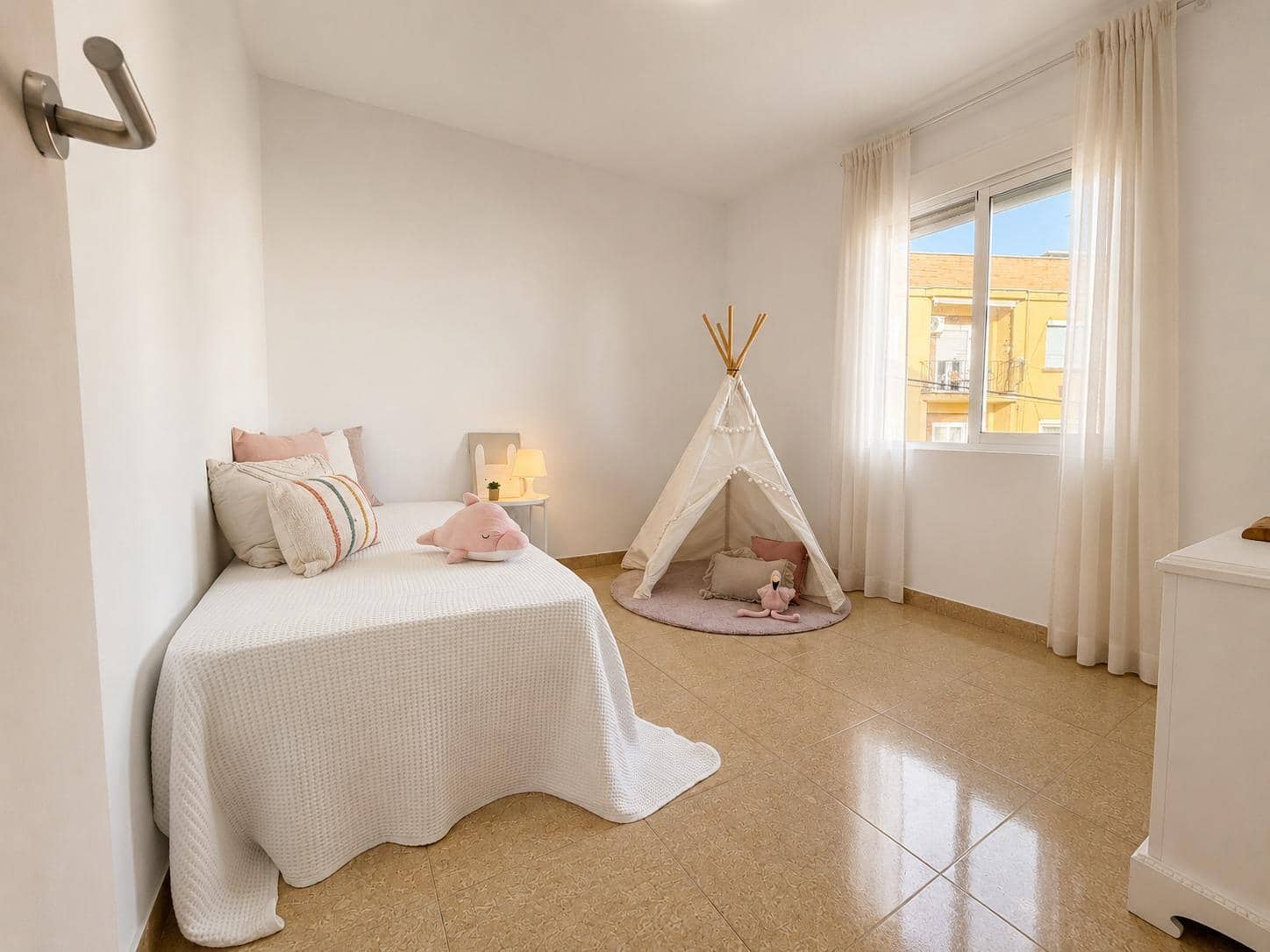 3 bedroom Flat for rent in Godella - € 1,100 (Ref: 10037396)
