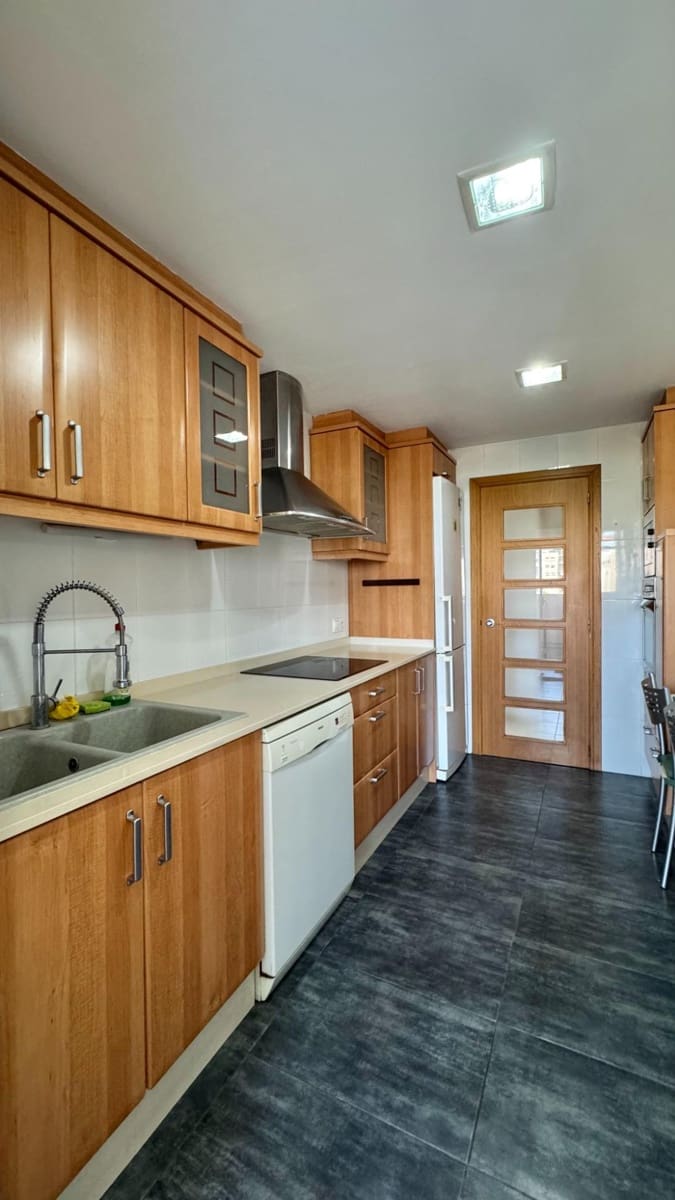 2 slaapkamer Flat te huur in Paterna met zwembad - € 1.200 (Ref: 10037397)