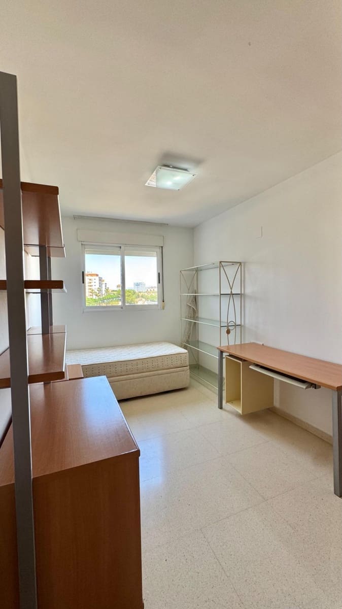 2 slaapkamer Flat te huur in Paterna met zwembad - € 1.200 (Ref: 10037397)