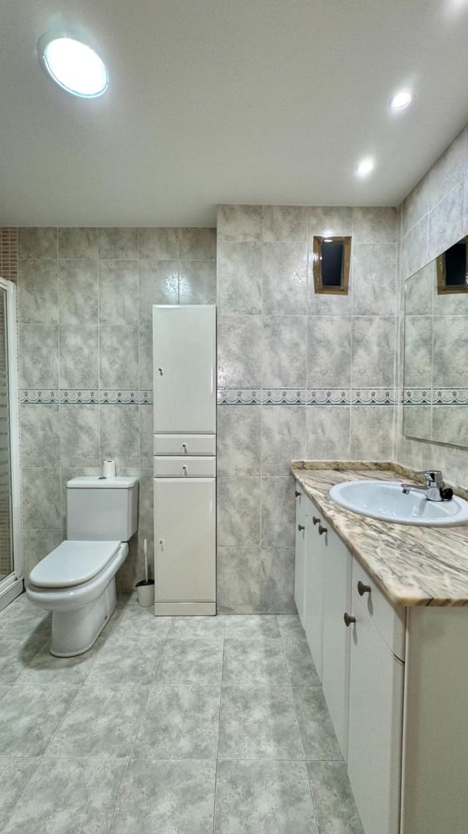 2 slaapkamer Flat te huur in Paterna met zwembad - € 1.200 (Ref: 10037397)