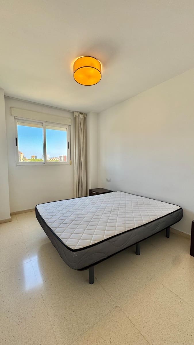 2 slaapkamer Flat te huur in Paterna met zwembad - € 1.200 (Ref: 10037397)