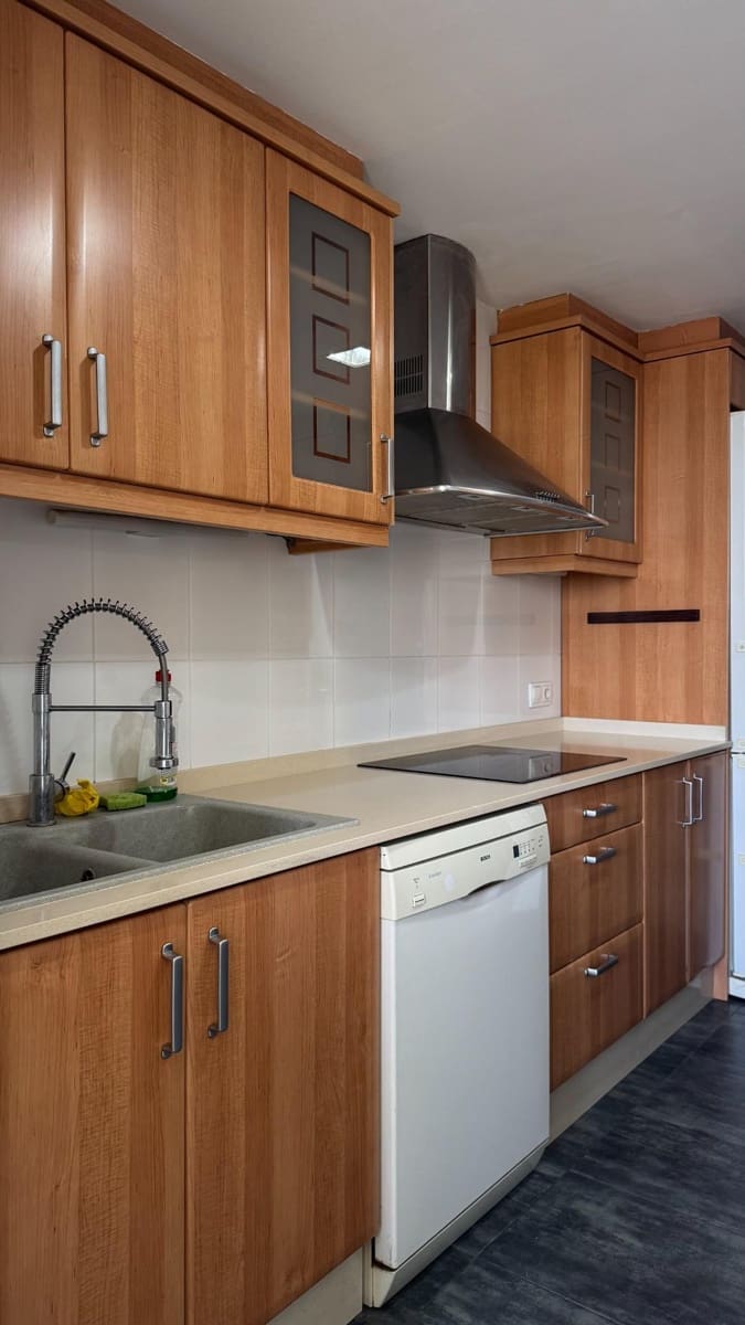 2 slaapkamer Flat te huur in Paterna met zwembad - € 1.200 (Ref: 10037397)