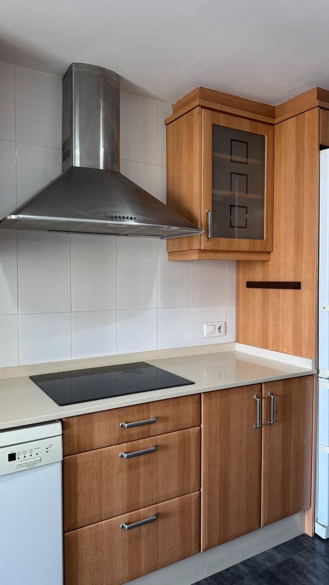 2 slaapkamer Flat te huur in Paterna met zwembad - € 1.200 (Ref: 10037397)