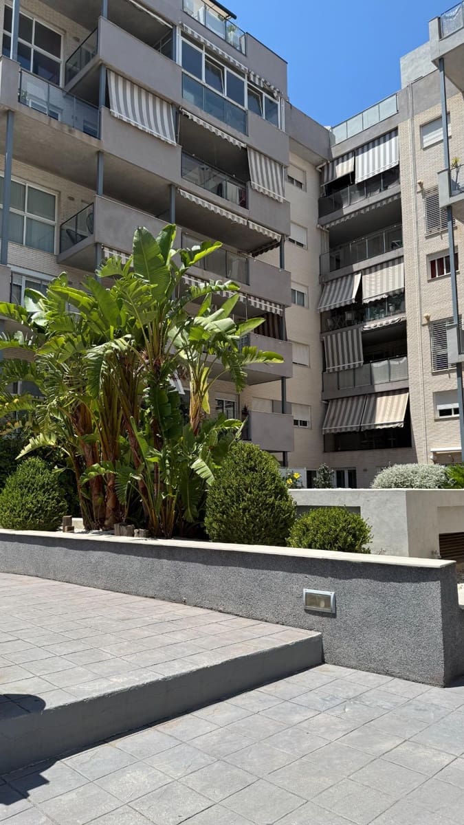 2 slaapkamer Flat te huur in Paterna met zwembad - € 1.200 (Ref: 10037397)