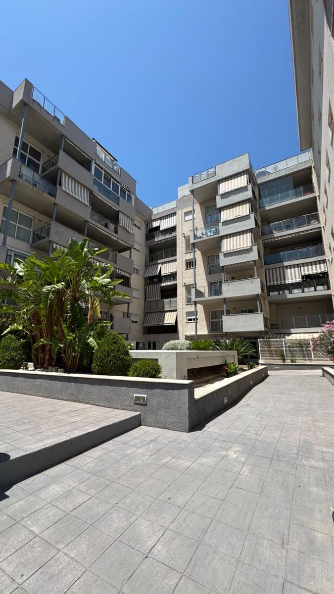 2 slaapkamer Flat te huur in Paterna met zwembad - € 1.200 (Ref: 10037397)