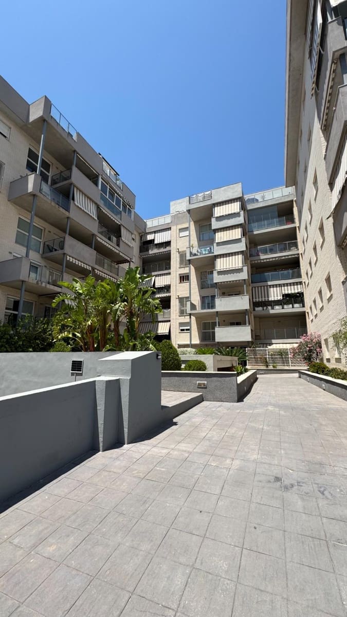 2 slaapkamer Flat te huur in Paterna met zwembad - € 1.200 (Ref: 10037397)