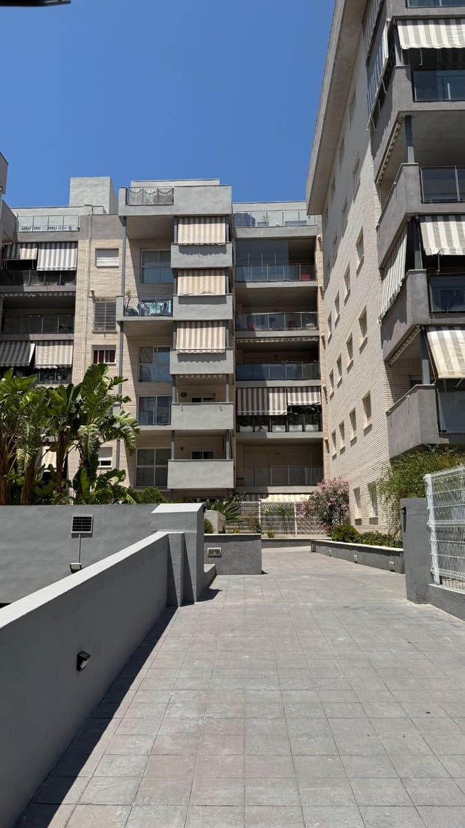 2 slaapkamer Flat te huur in Paterna met zwembad - € 1.200 (Ref: 10037397)