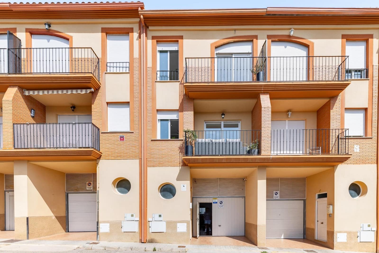 4 quarto Moradia em Banda para venda em Turis com garagem - 365 000 € (Ref: 10049566)