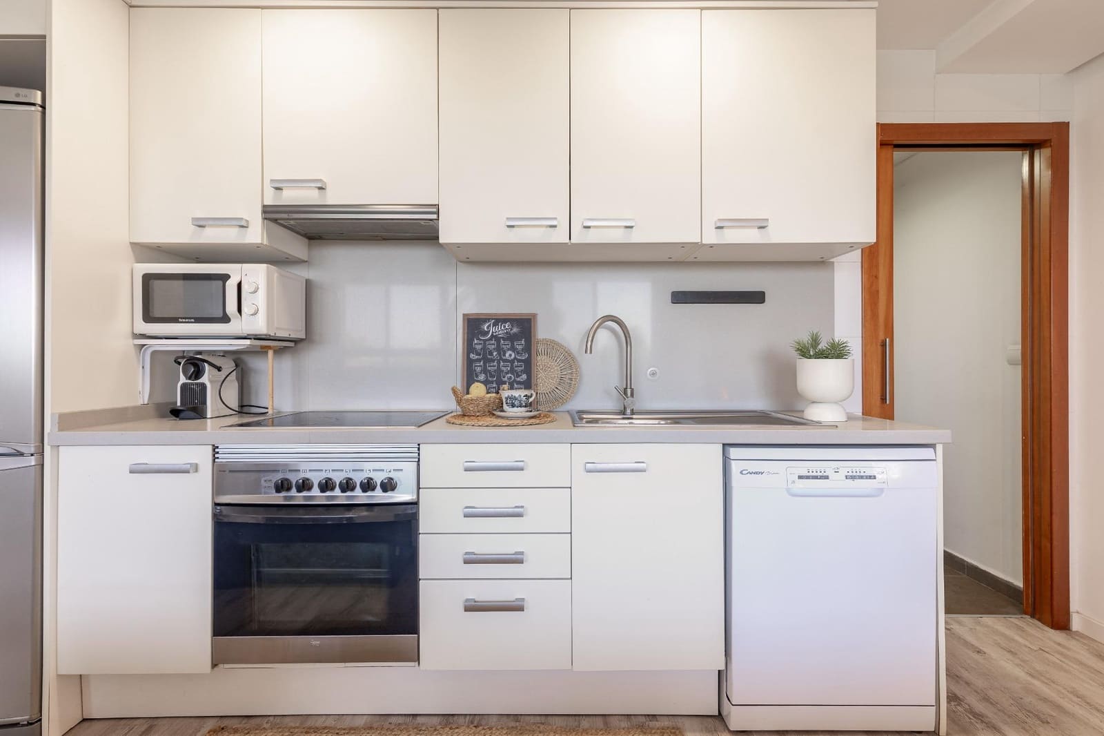 Flat te koop in Valencia stad met zwembad - € 225.000 (Ref: 10049567)