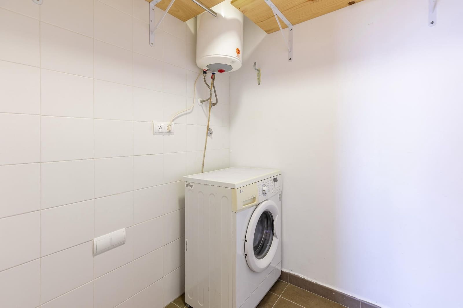 Flat te koop in Valencia stad met zwembad - € 225.000 (Ref: 10049567)