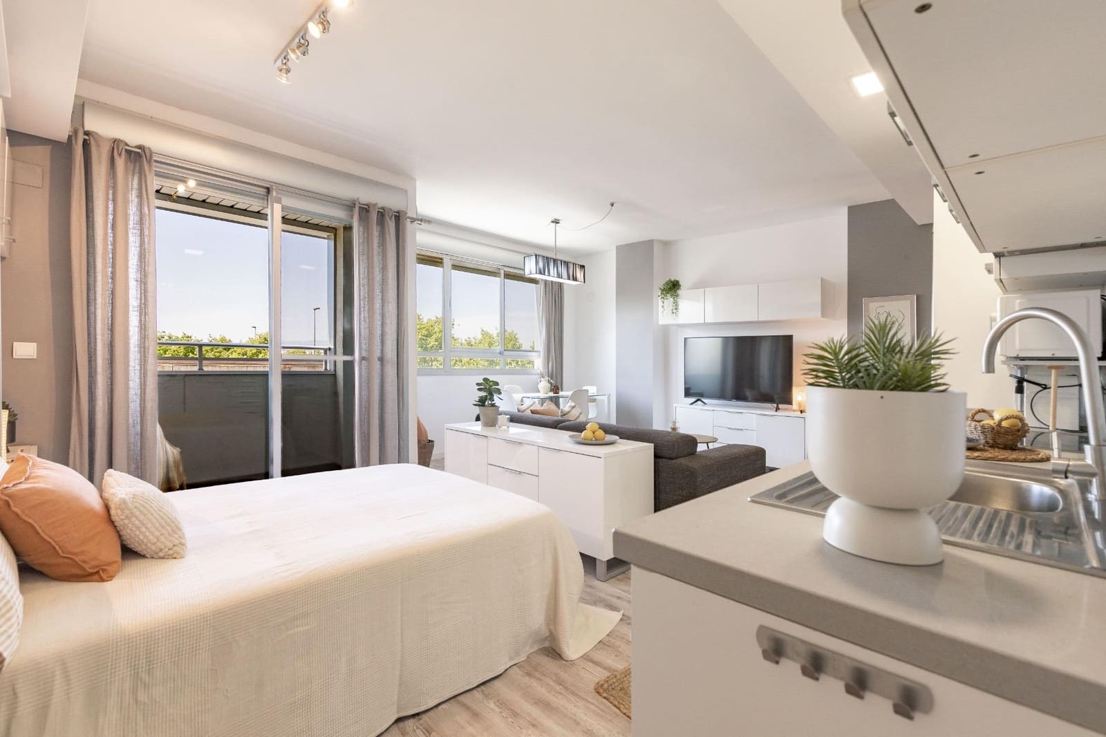 Flat te koop in Valencia stad met zwembad - € 225.000 (Ref: 10049567)