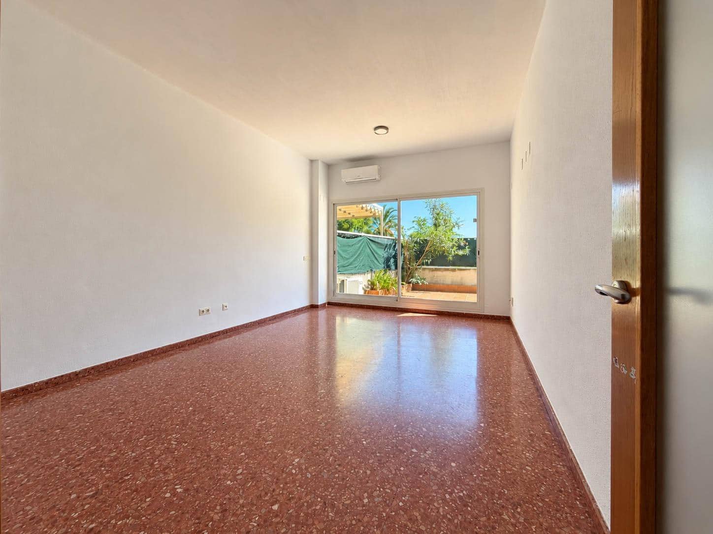 3 sypialnia Mieszkanie do wynajęcia w Paterna z basenem garażem - 1 200 € (Ref: 10049574)