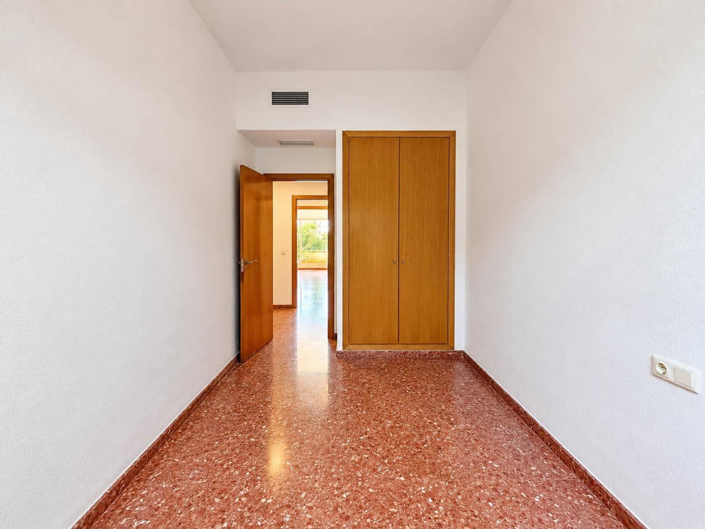 3 sypialnia Mieszkanie do wynajęcia w Paterna z basenem garażem - 1 200 € (Ref: 10049574)