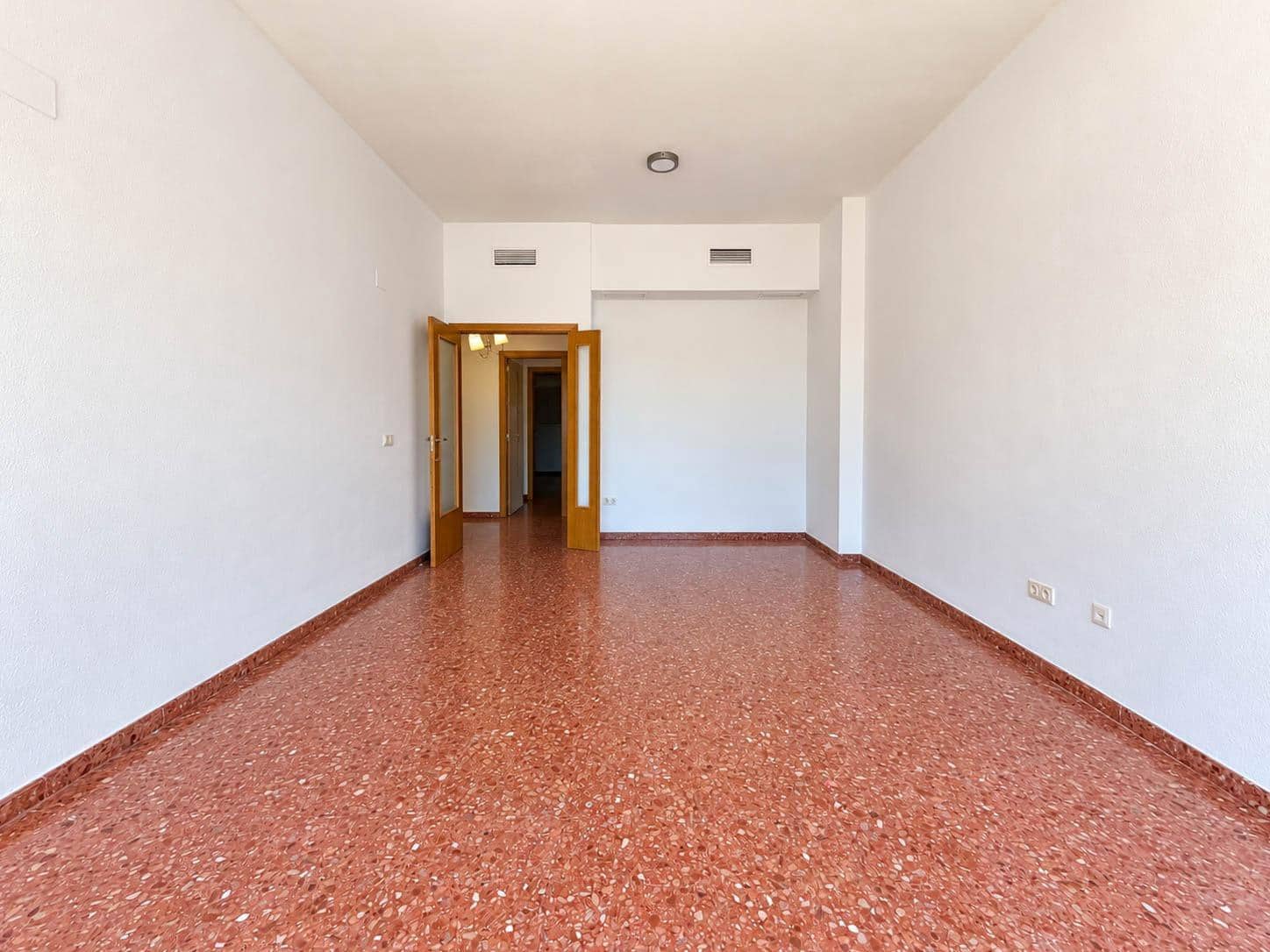 3 sypialnia Mieszkanie do wynajęcia w Paterna z basenem garażem - 1 200 € (Ref: 10049574)