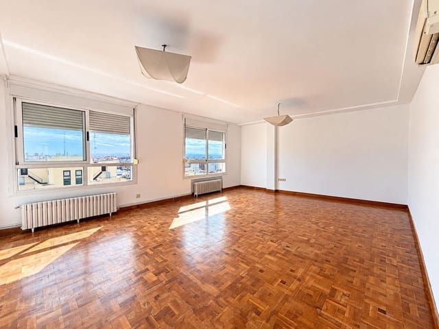Piso de 4 habitaciones en Sant Francesc, València ciudad en alquiler - 2.200 € (Ref: 10067893)