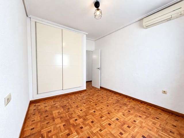 Piso de 4 habitaciones en Sant Francesc, València ciudad en alquiler - 2.200 € (Ref: 10067893)