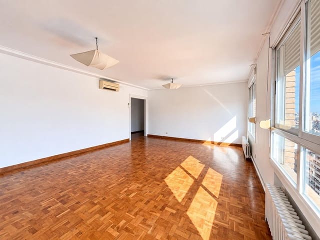 Piso de 4 habitaciones en Sant Francesc, València ciudad en alquiler - 2.200 € (Ref: 10067893)