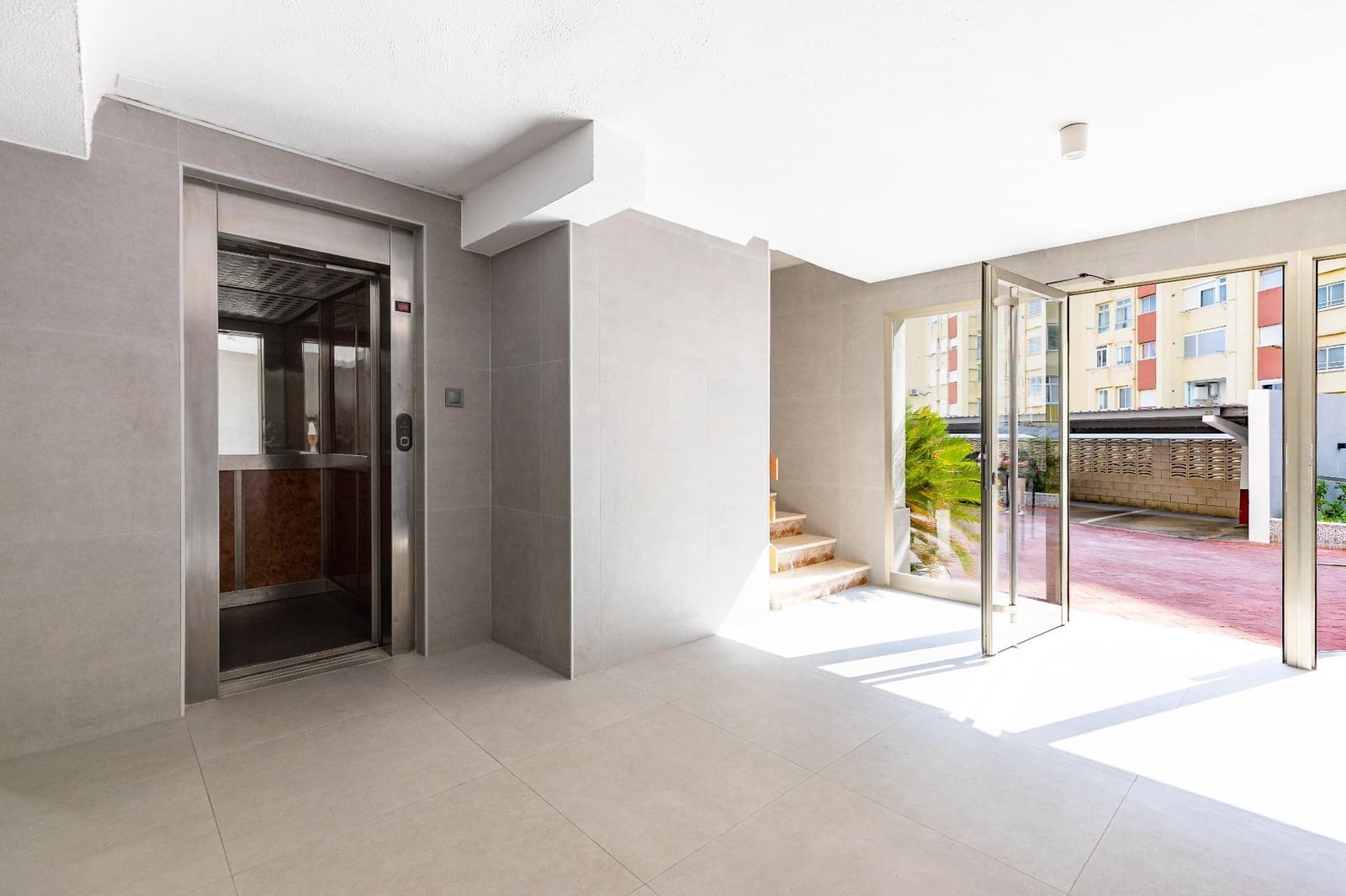 3 bedroom Flat for sale in Valencia city with pool garage - € 270,000 (Ref: 10131847)