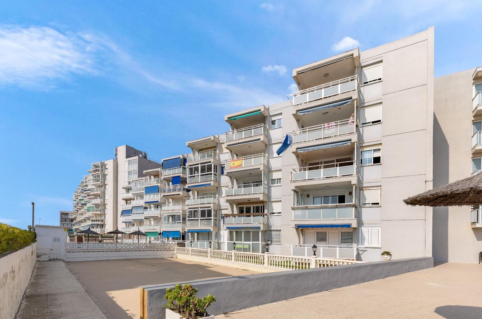 3 bedroom Flat for sale in Valencia city with pool garage - € 270,000 (Ref: 10131847)