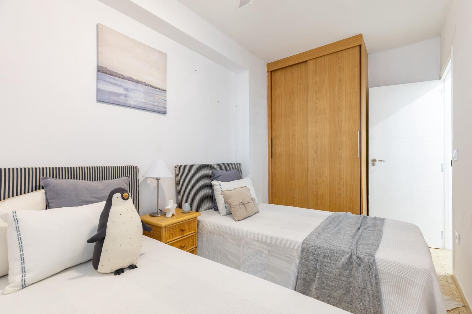 3 bedroom Flat for sale in Valencia city with pool garage - € 270,000 (Ref: 10131847)