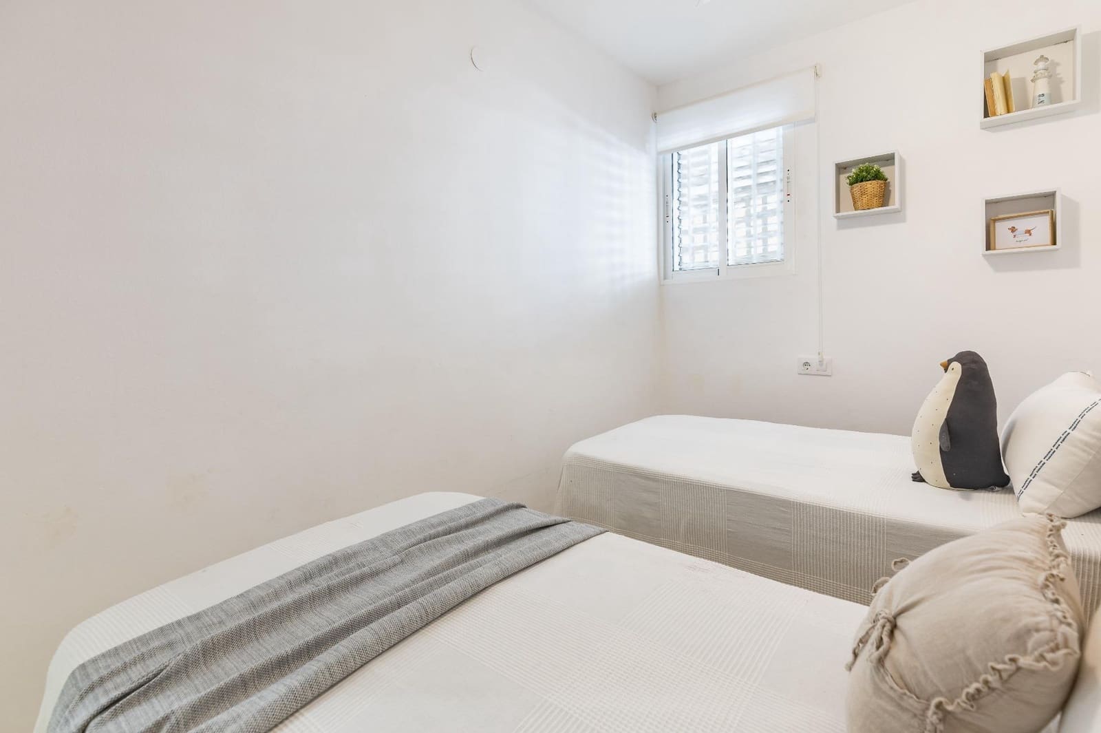 3 bedroom Flat for sale in Valencia city with pool garage - € 270,000 (Ref: 10131847)