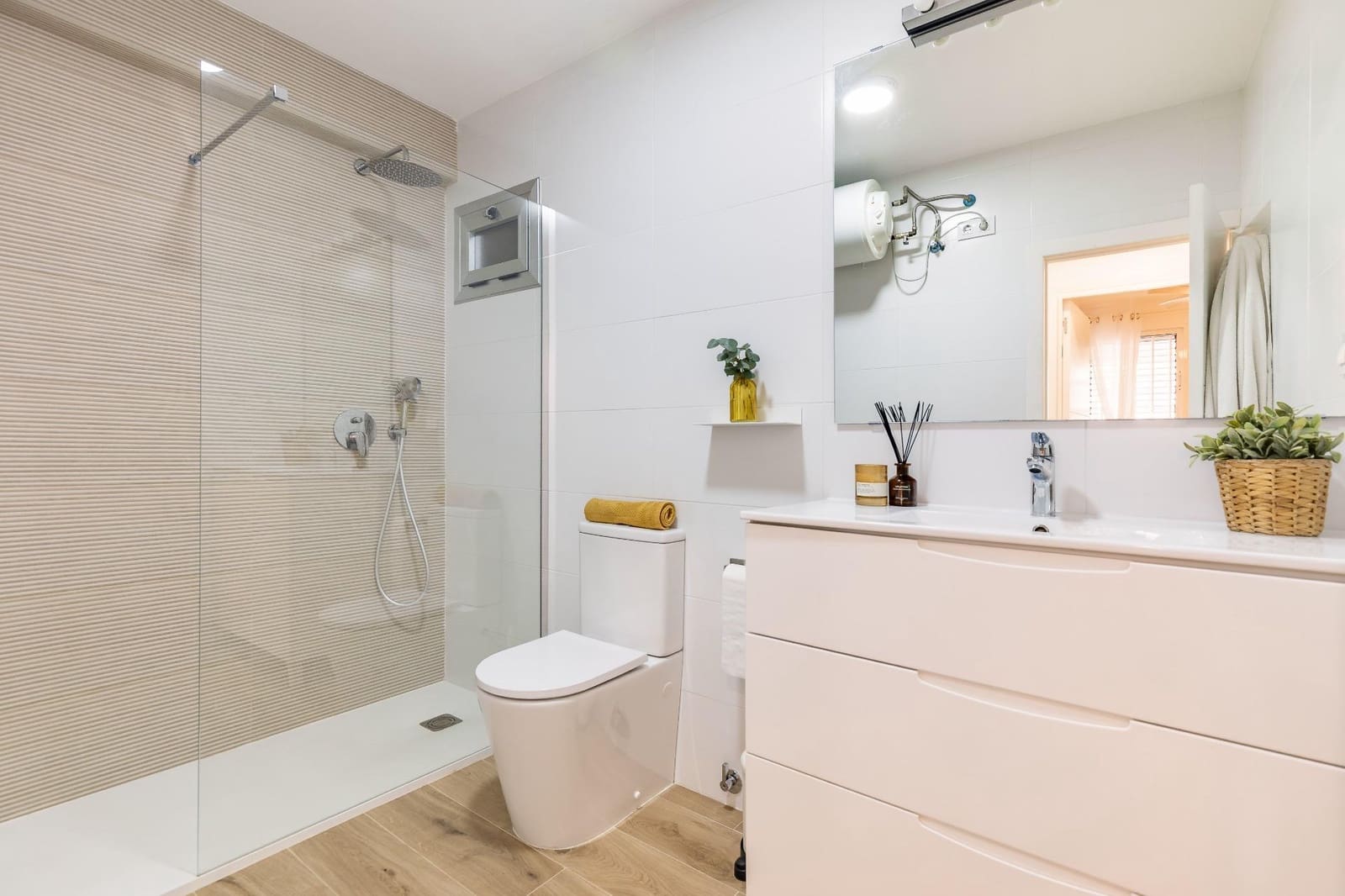 3 bedroom Flat for sale in Valencia city with pool garage - € 270,000 (Ref: 10131847)