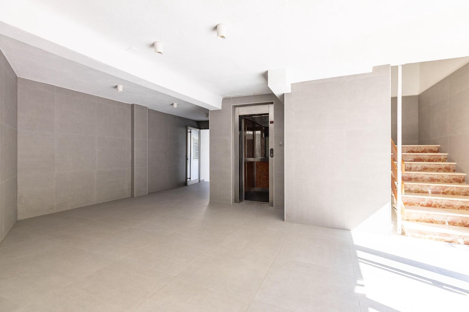 3 bedroom Flat for sale in Valencia city with pool garage - € 270,000 (Ref: 10131847)