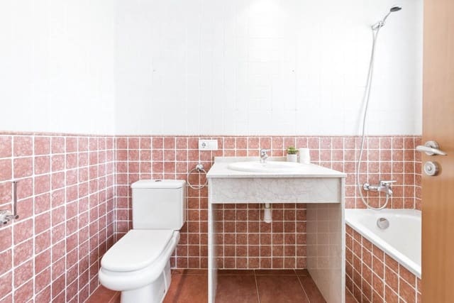 3 soveværelse Lejlighed til salg i Castelló de la Plana med swimmingpool garage - € 268.000 (Ref: 10136026)