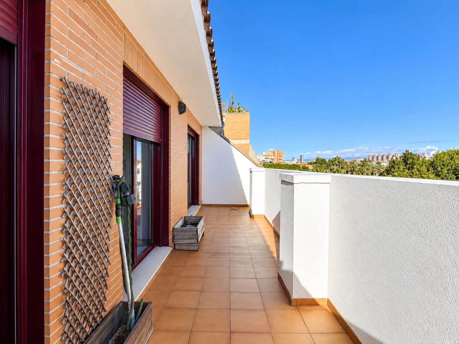 3 bedroom Penthouse for rent in Sedavi with garage - € 1,300 (Ref: 10147362)