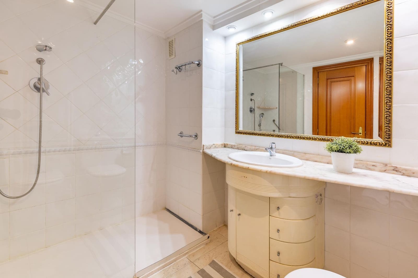 4 sypialnia Mieszkanie na sprzedaż w Miasto Walencja - 299 000 € (Ref: 10147363)