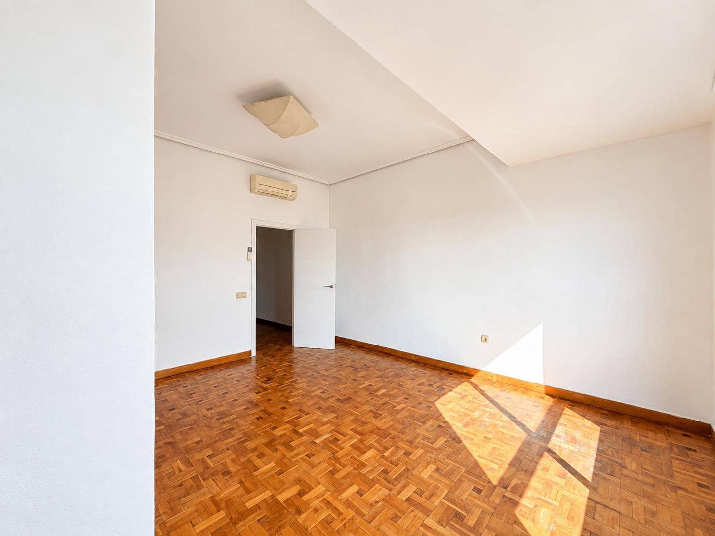 4 camera da letto Appartamento da affittare in Valencia citta - 2.000 € (Rif: 10161771)